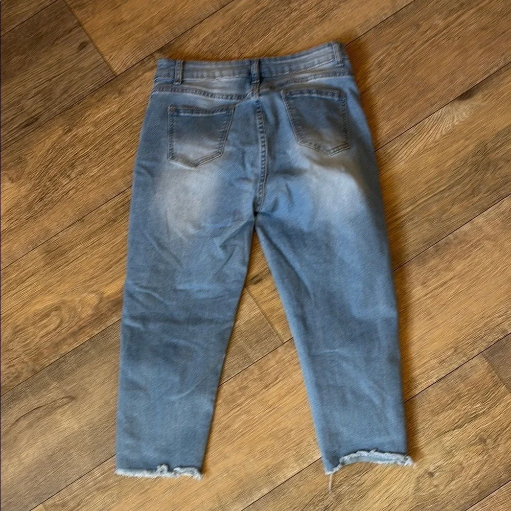 Stylish Blue Ankle Cropped Jeans with Distressed Hem